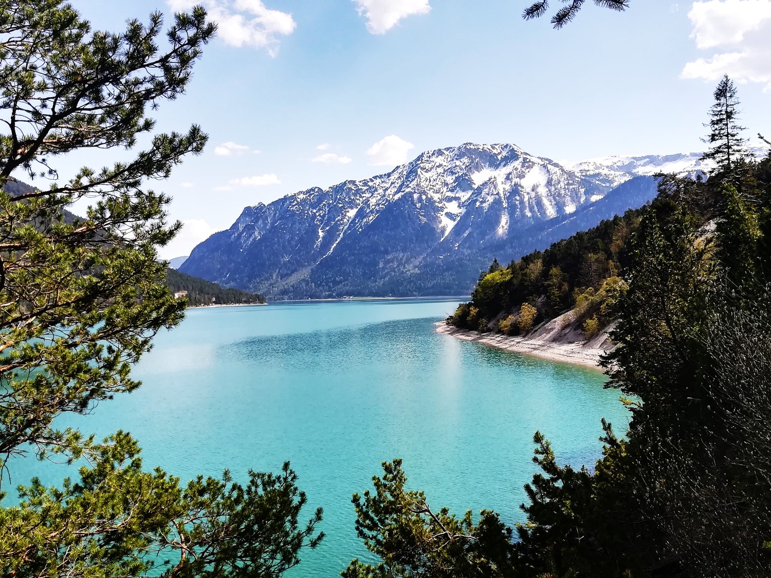 A nice lake by a mountain